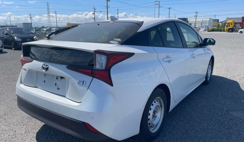 
								Toyota Prius full									