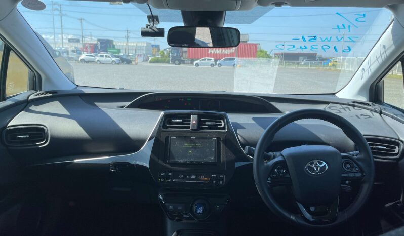 
								Toyota Prius full									