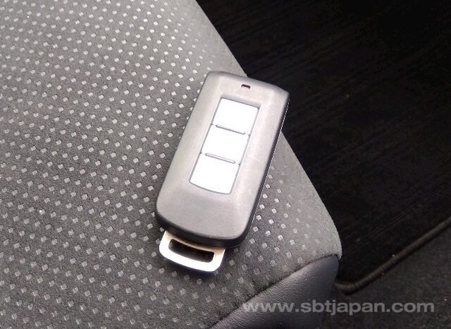 
								MITSUBISHI ECLIPSE CROSS 2023/6 G full									