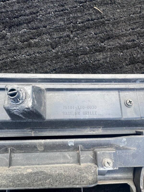 Honda N-BOX JF1 Radiator Grill NH624P Pearl 75101-TY0-0030 [Control Number 0047 RA9-201] Used [Small Item] - Image 2